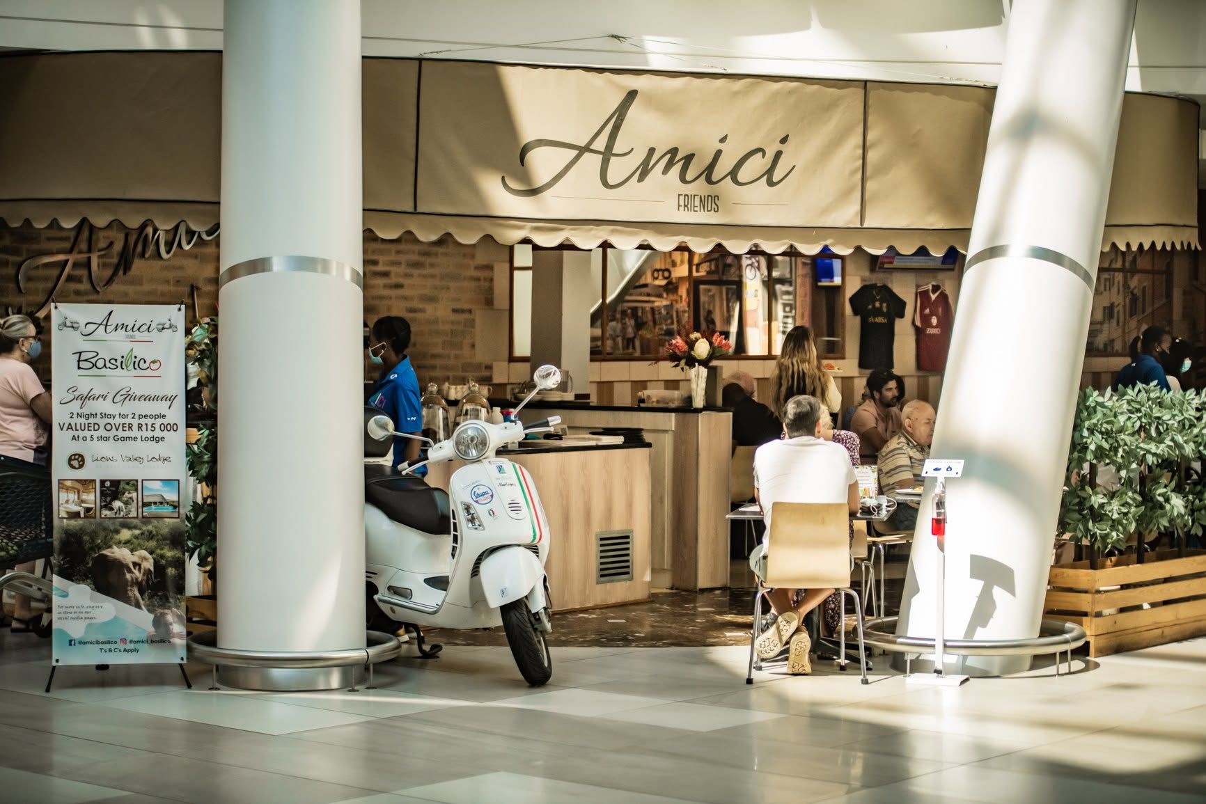 Amici Café